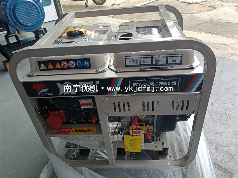 2022年8月18日，小型發(fā)電機(jī)8KW等功率柴油發(fā)電機(jī)組發(fā)貨南寧某工地