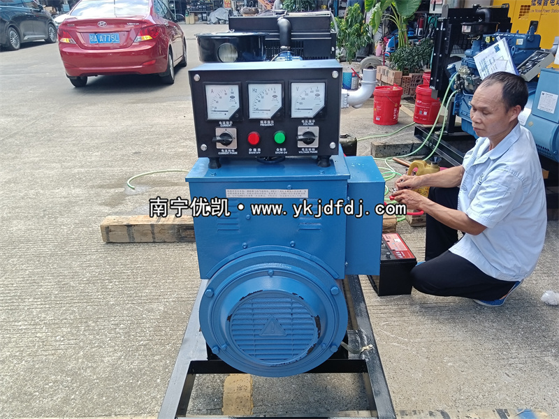 2024年7月25日，客戶到店自提30KW柴油發(fā)電機(jī)組