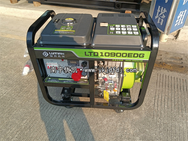2025年1月20日，客戶到店自提并試機(jī)8KW柴油發(fā)電機(jī)組